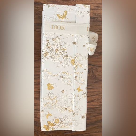 2021 Christian Dior Holiday Gold Holiday Gift Box Present Note Cards Stationary - Picture 8 of 12